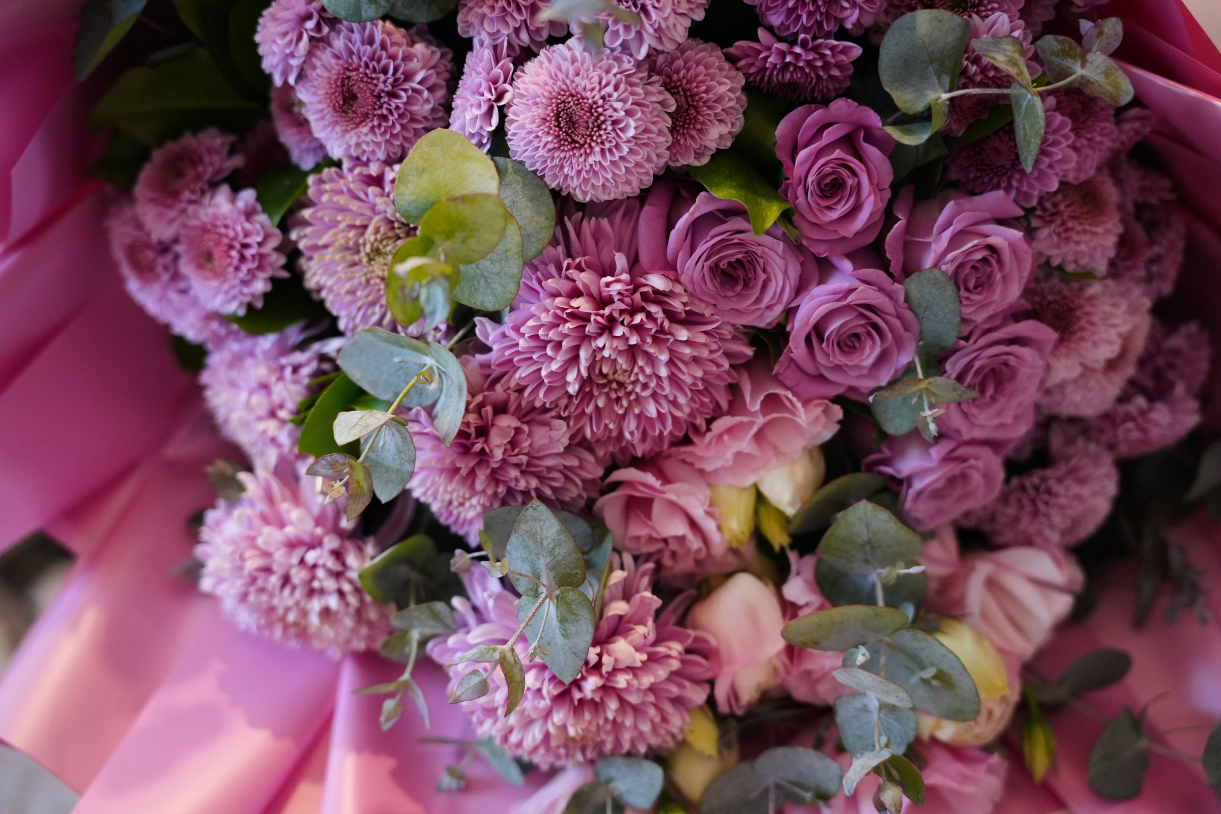 buchet de flori de toamnă în nuanțe calde